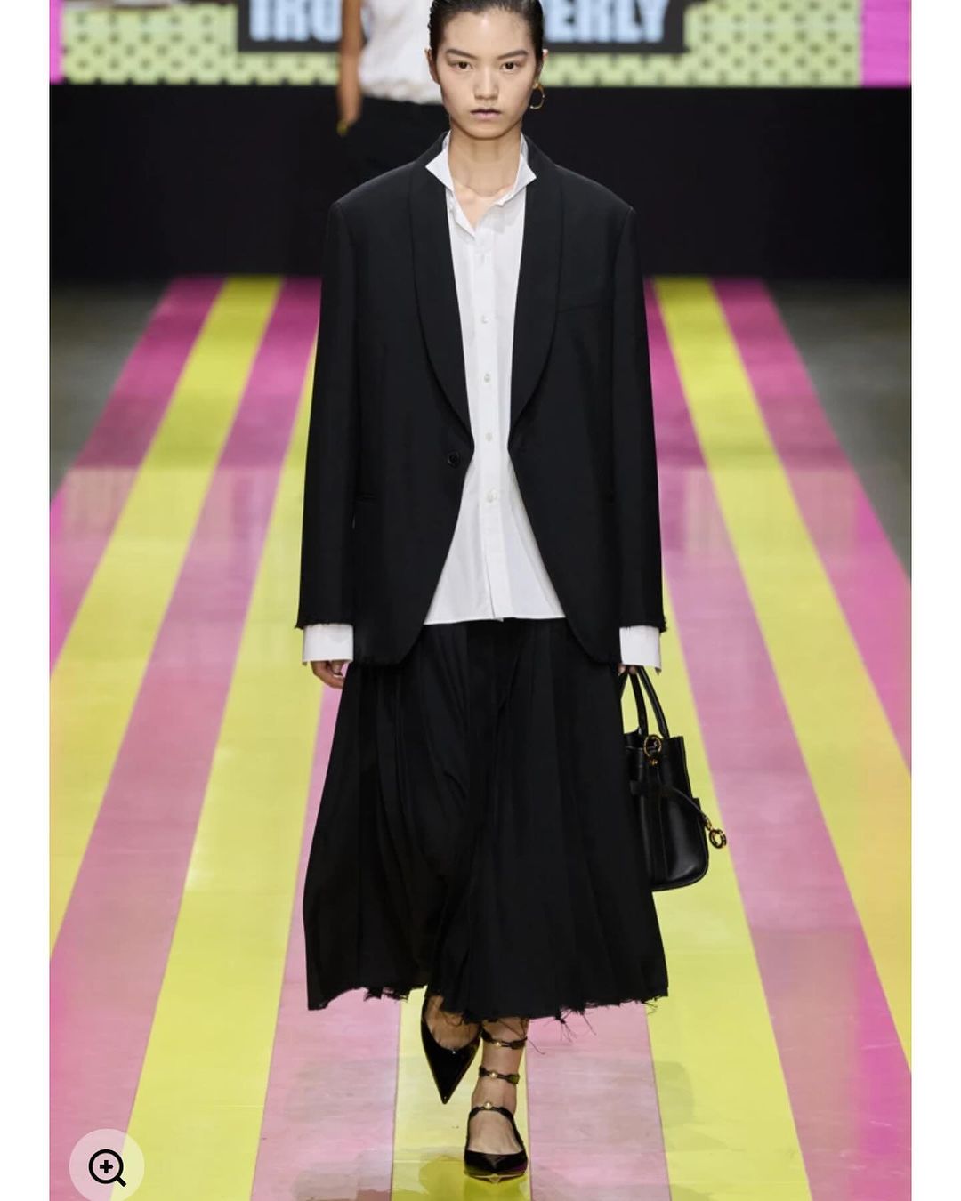 Стиліст показала модні спідниці весняно-літнього сезону 2024: добірка фото